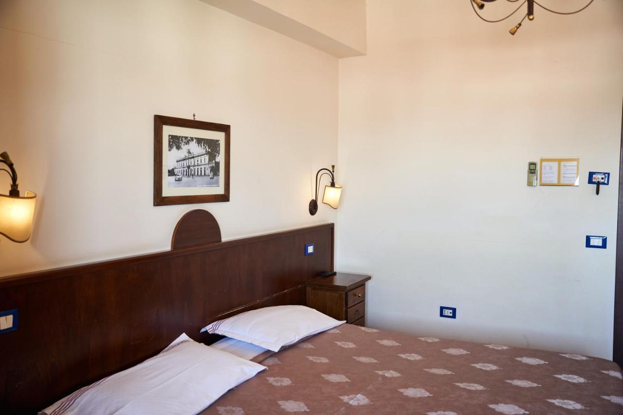 אברסה Hotel Max מראה חיצוני תמונה