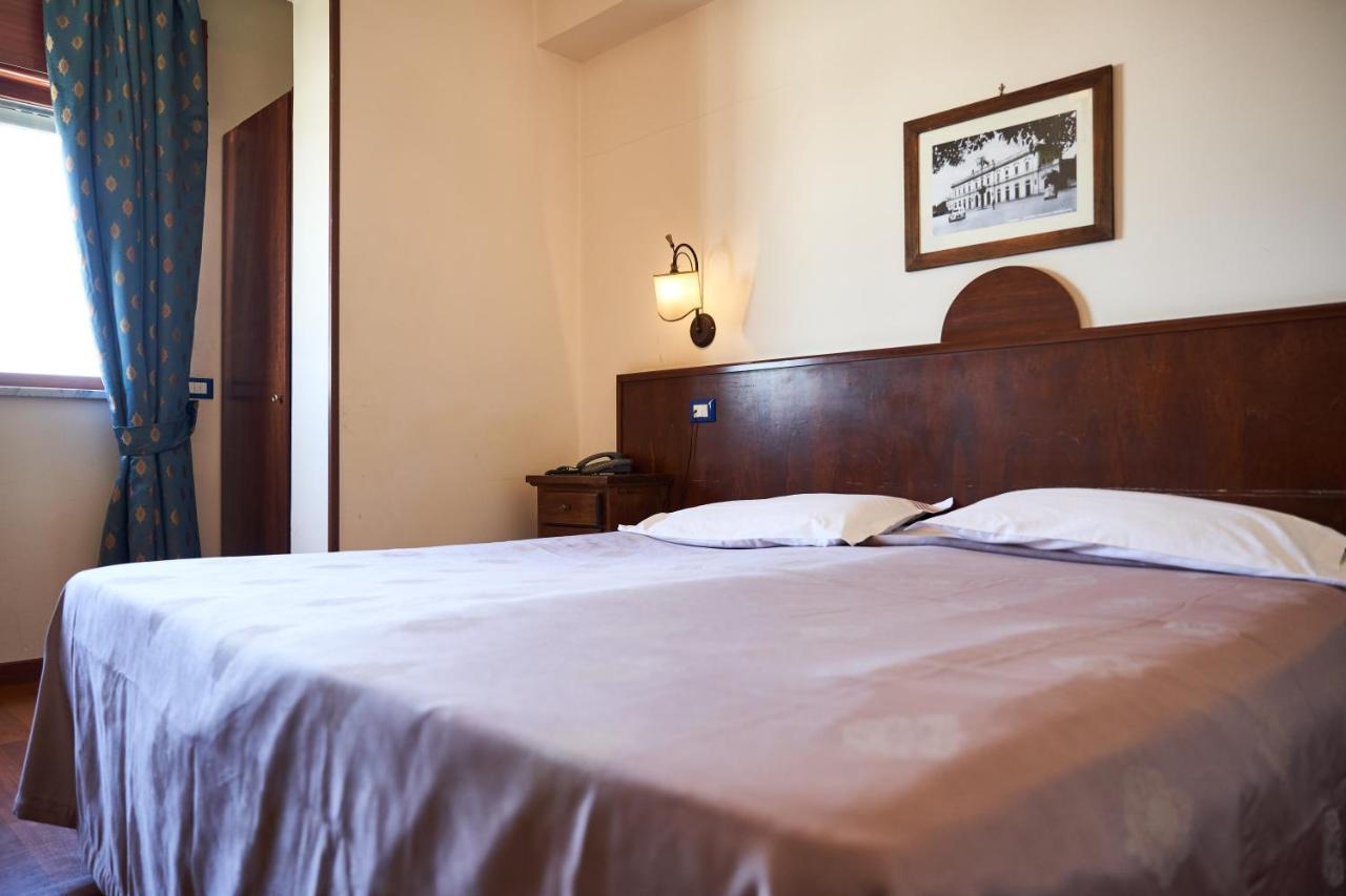 אברסה Hotel Max מראה חיצוני תמונה