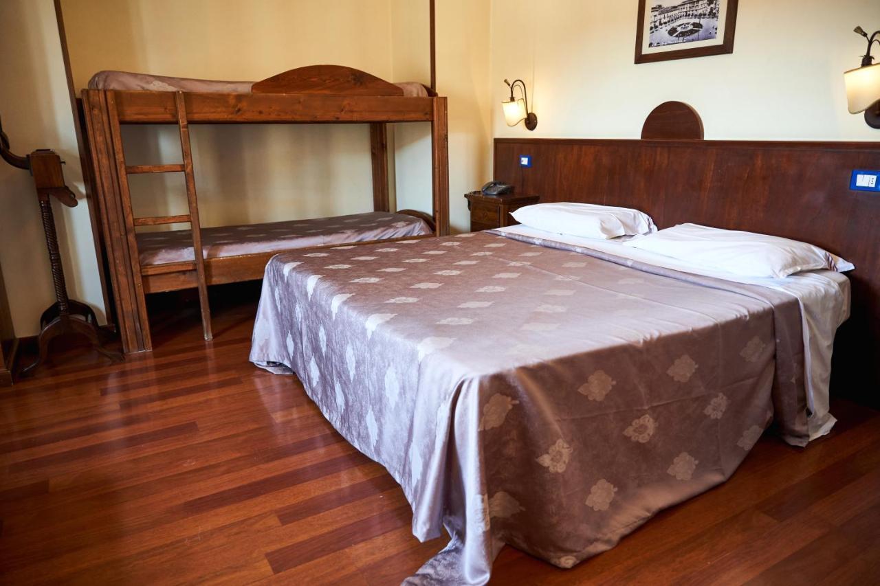 אברסה Hotel Max מראה חיצוני תמונה