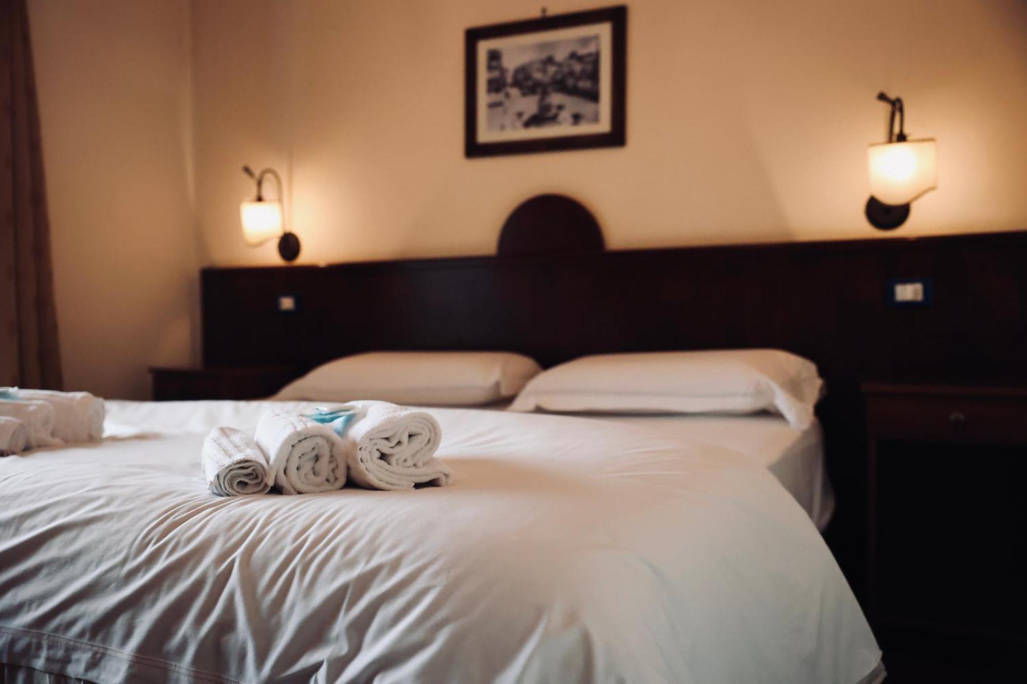 אברסה Hotel Max מראה חיצוני תמונה