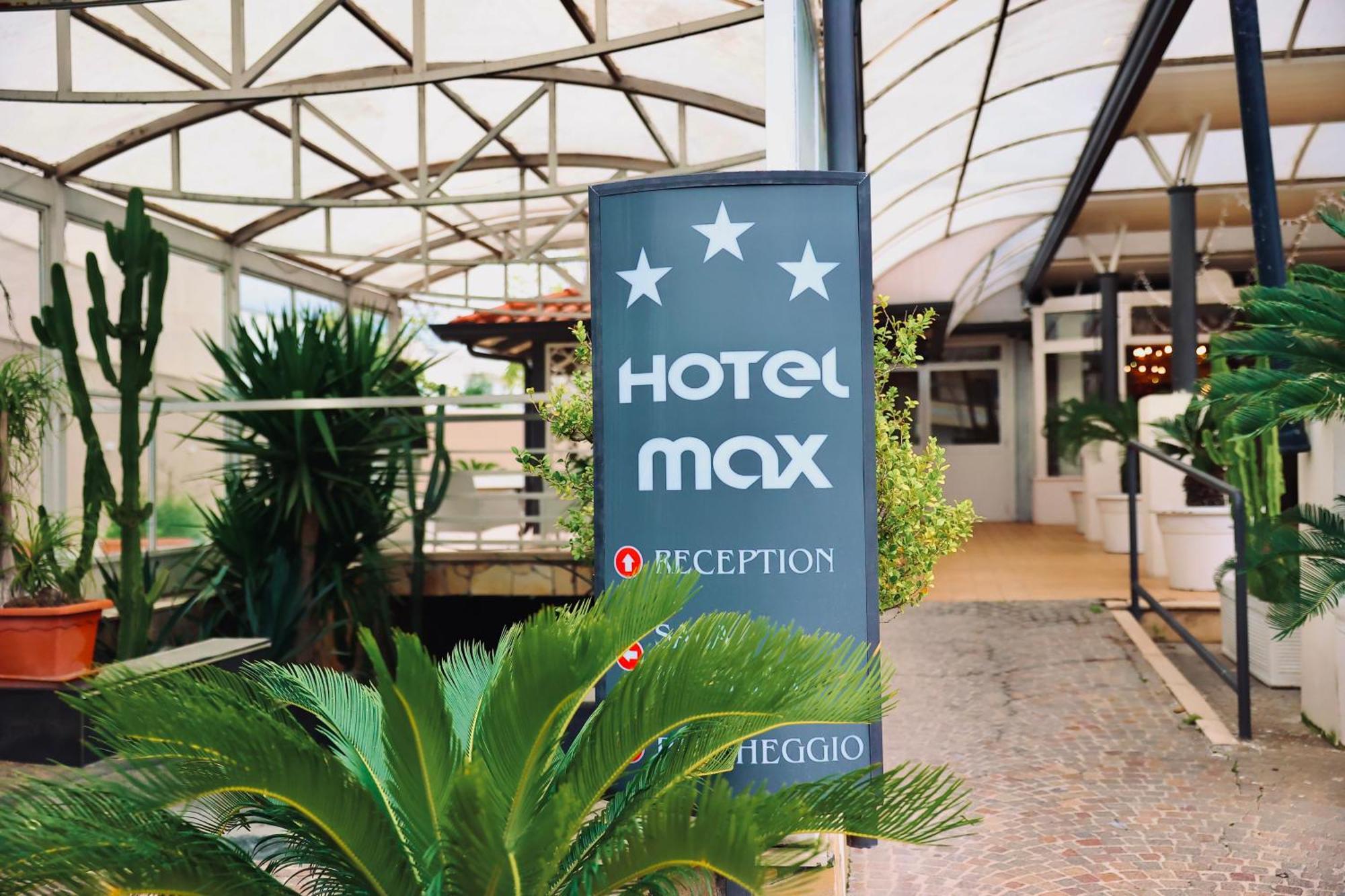 אברסה Hotel Max מראה חיצוני תמונה