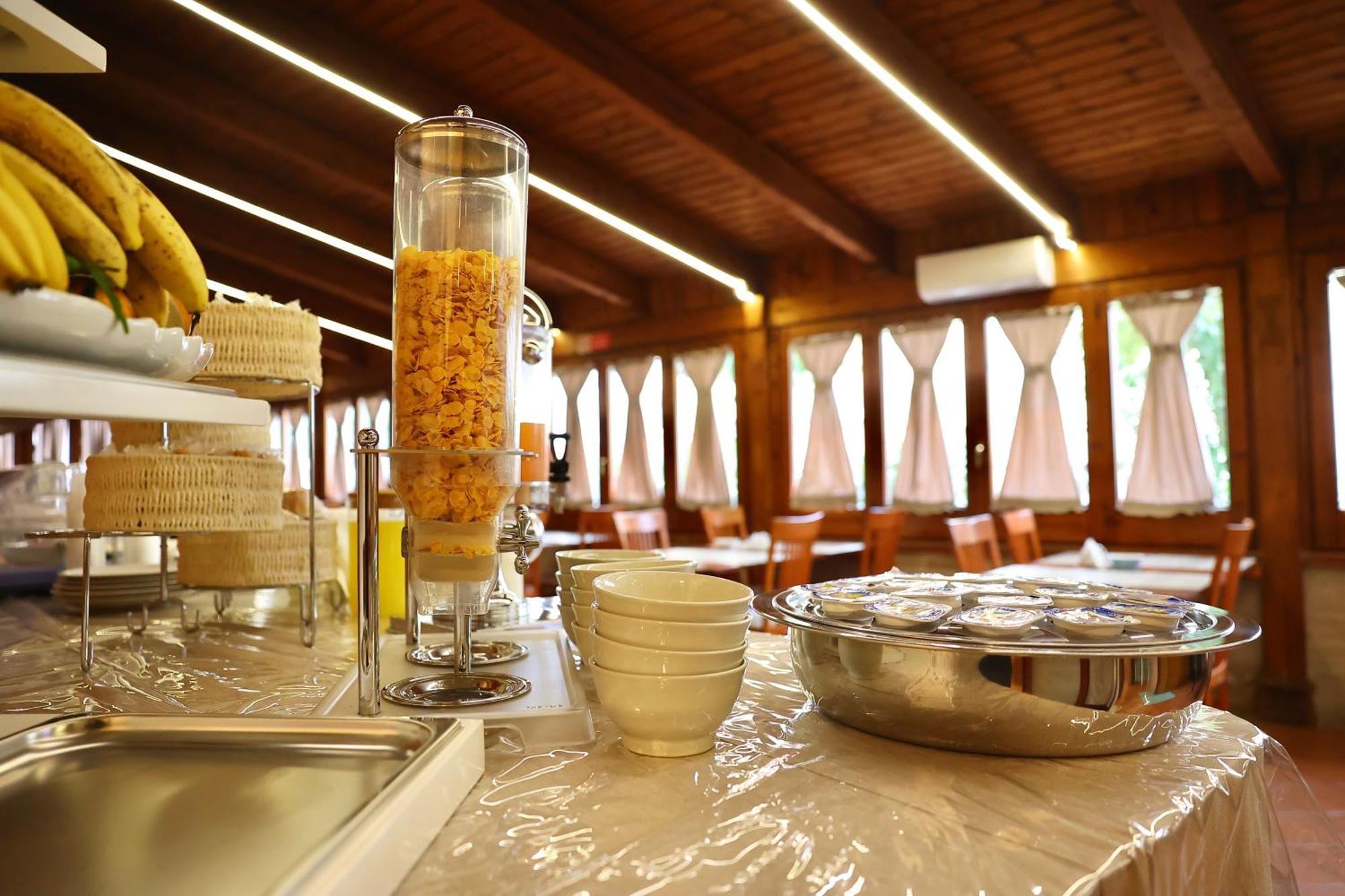 אברסה Hotel Max מראה חיצוני תמונה