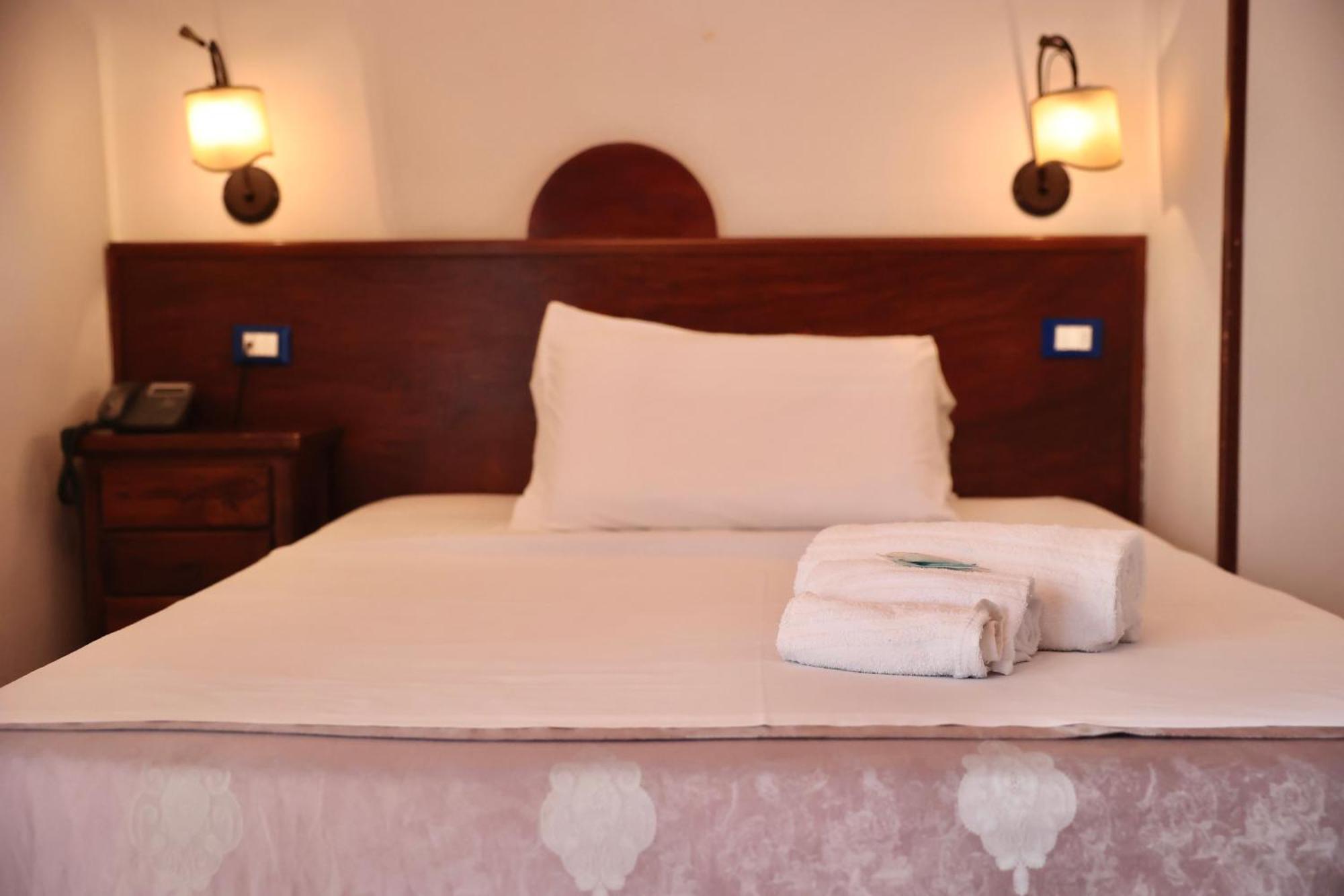 אברסה Hotel Max מראה חיצוני תמונה