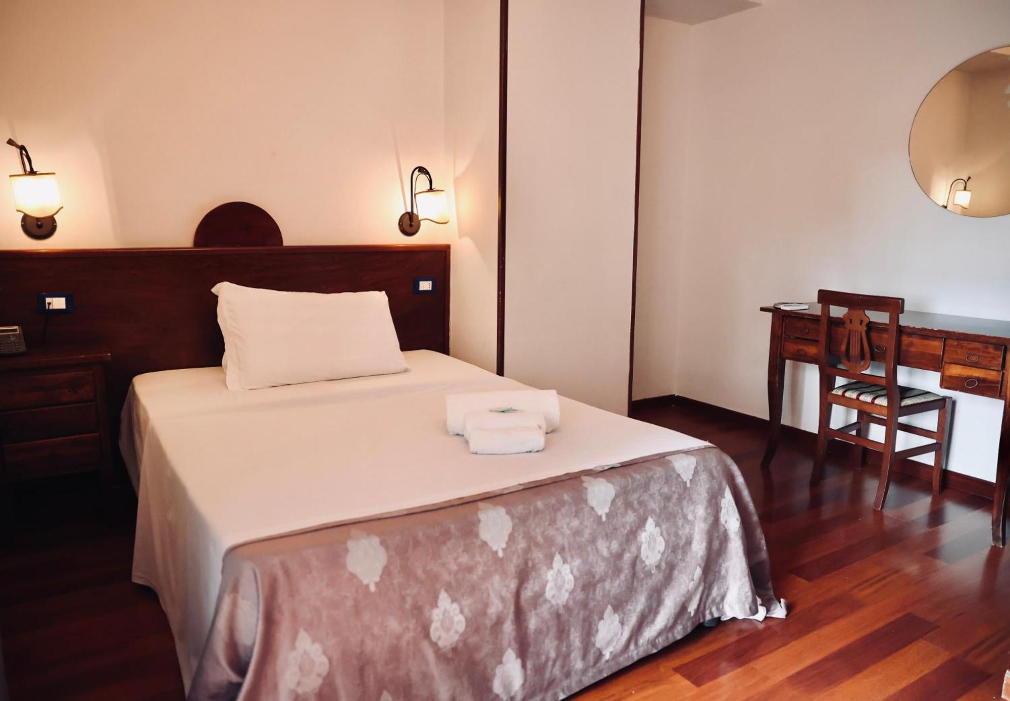 אברסה Hotel Max מראה חיצוני תמונה
