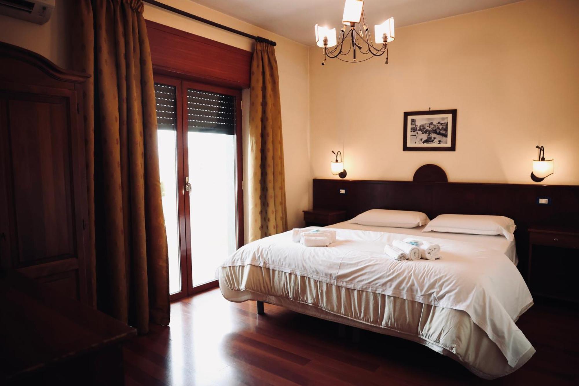 אברסה Hotel Max מראה חיצוני תמונה