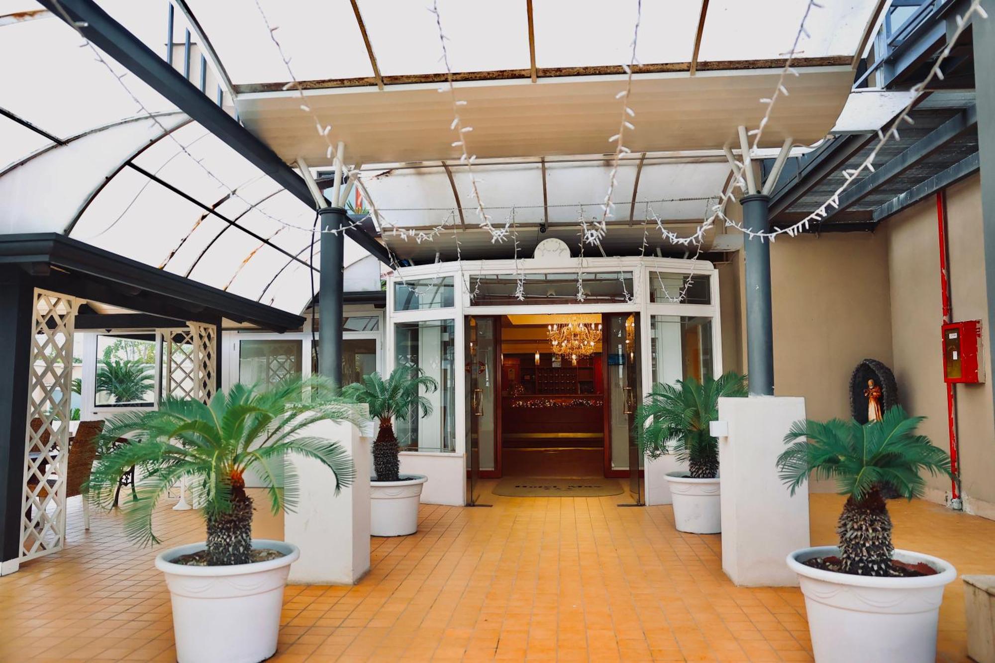 אברסה Hotel Max מראה חיצוני תמונה