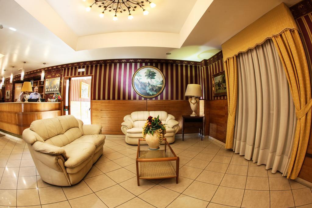 אברסה Hotel Max מראה חיצוני תמונה