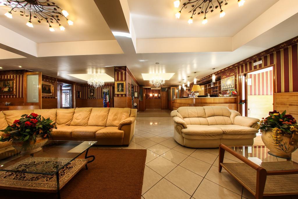 אברסה Hotel Max מראה חיצוני תמונה